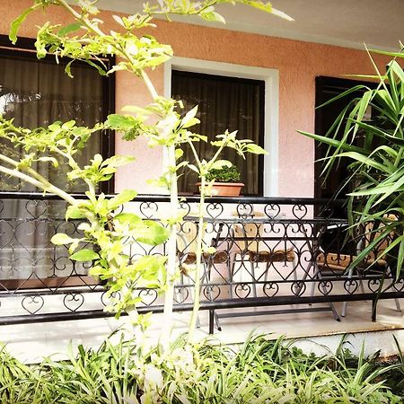 Evripides Vintage Airport Apartment Spata  Bagian luar foto