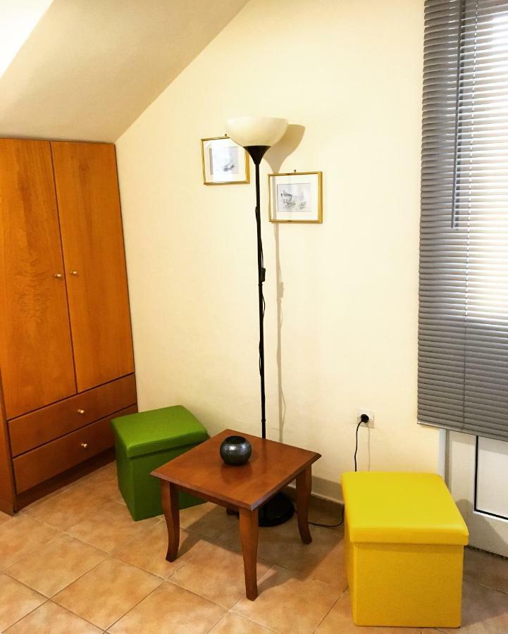 Evripides Vintage Airport Apartment Spata  Bagian luar foto
